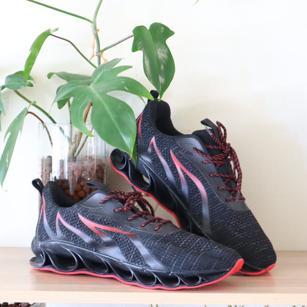 Men’s Black & Red Bold & Futuristic Design Running Shoes Size 46 (US 11)